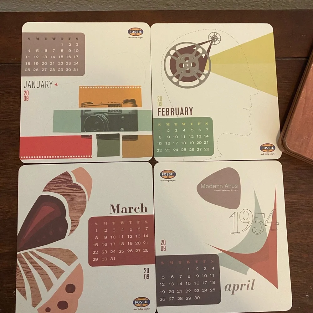 FOSSIL~Vintage look Fossil 2009 collectible desk calendar in great condition!!📆